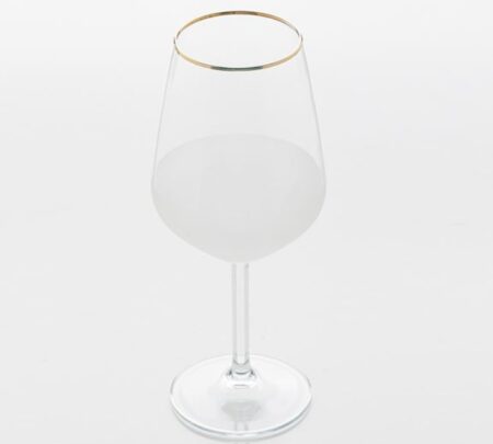 Бели чаши за вино